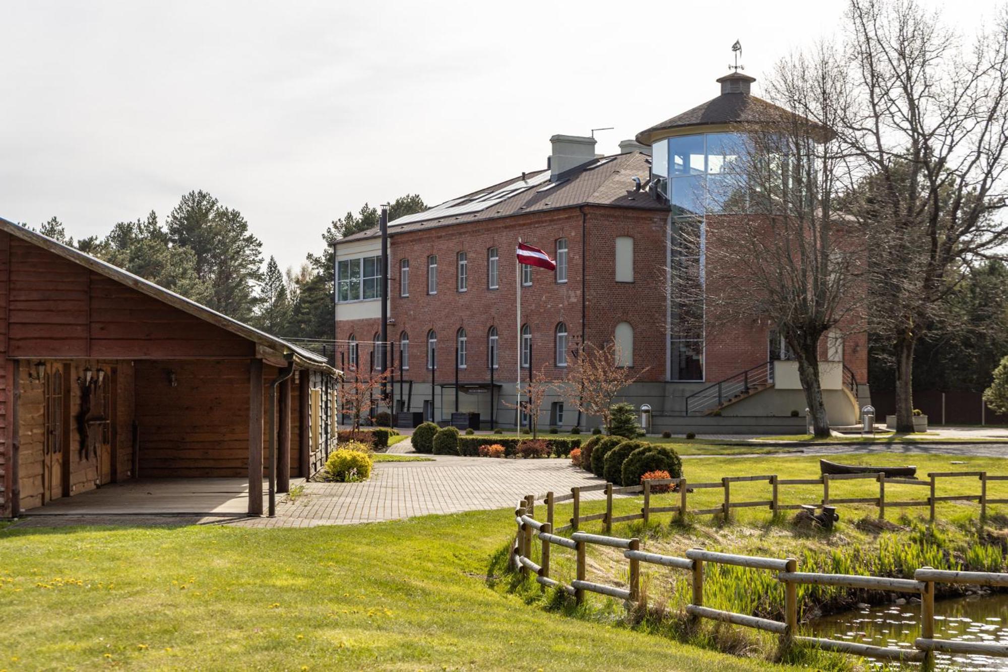 Roze Village Jurnieka Ligzda Pērkone Eksteriør billede